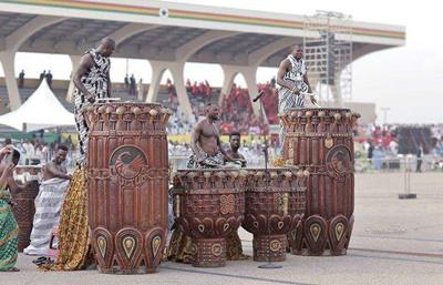 Königstrommeln im Einsatz